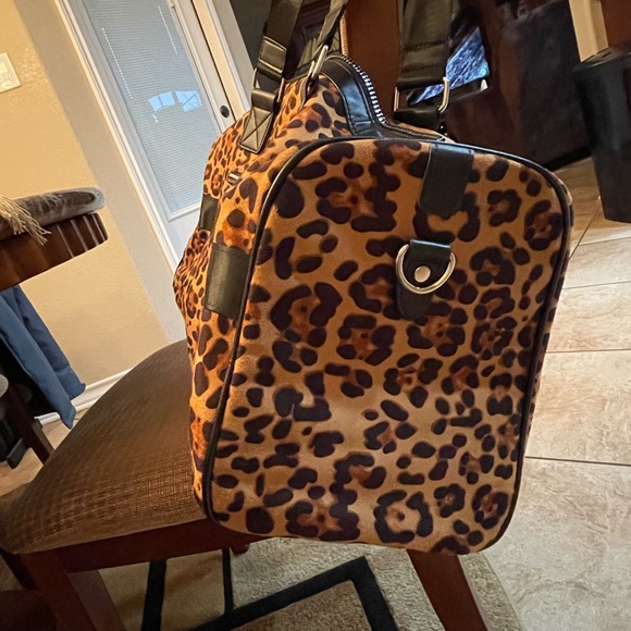 Animal Print Duffle Bag NWOT Unbranded - Picture 4 of 16